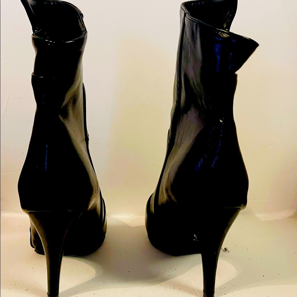 Black heel boots